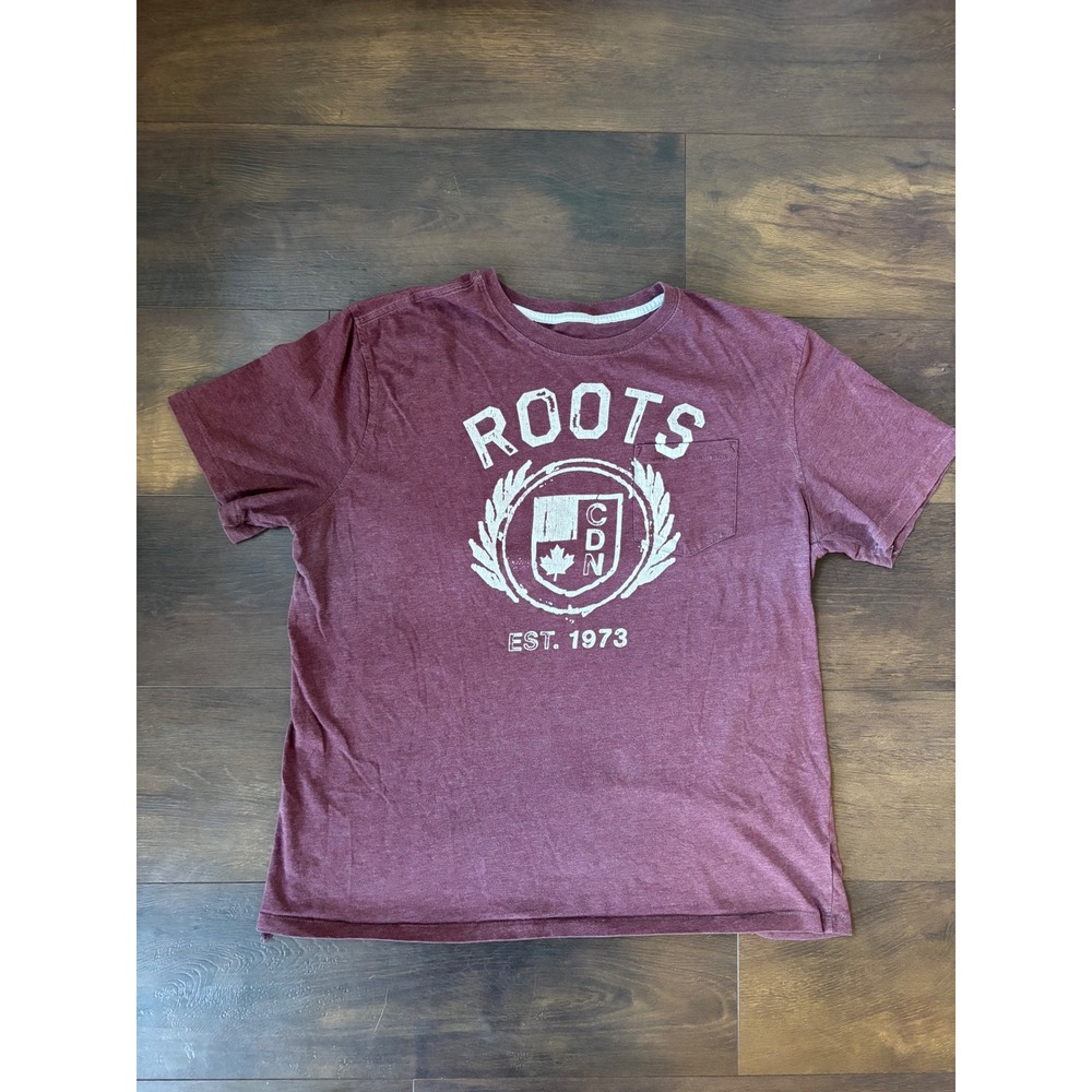 Roots Canada Mens XL T-Shirt Burgundy Heather Graphic Pocket Tee Est 1973 CDN